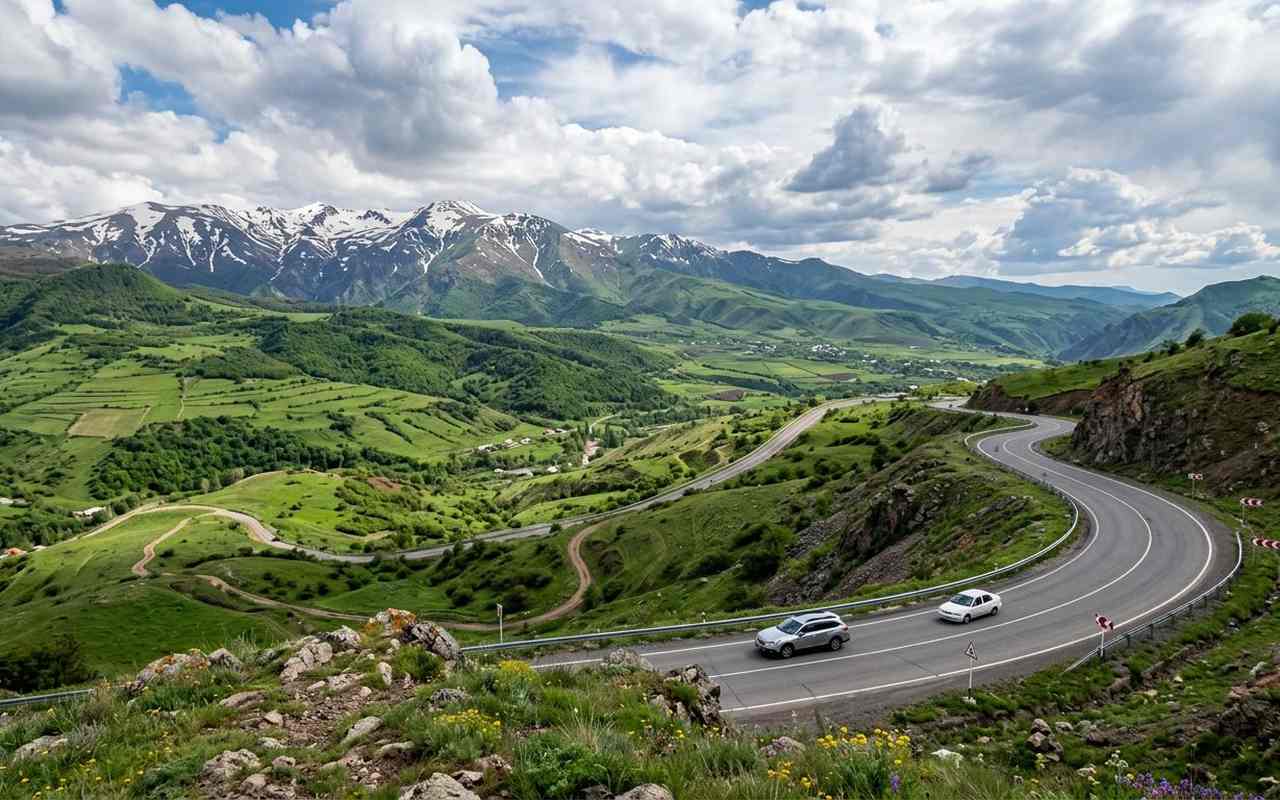 جاده کوهستانی ارمنستان در فصل بهار برای سفر زمینی