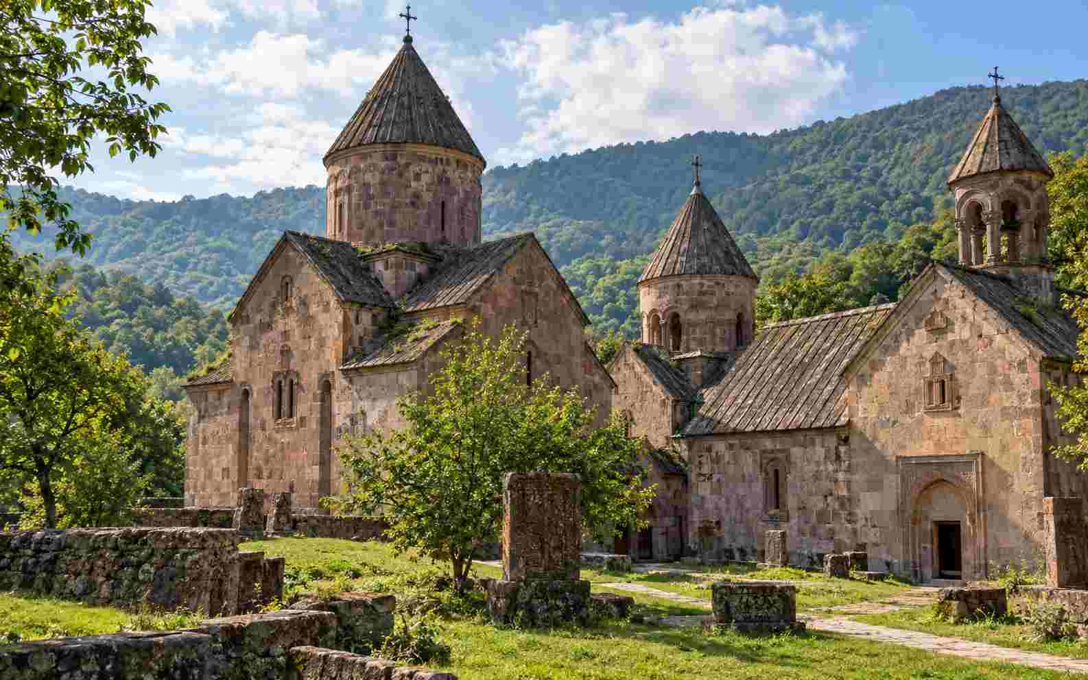 آرام در طبیعت سرسبز اطراف دیلیجان